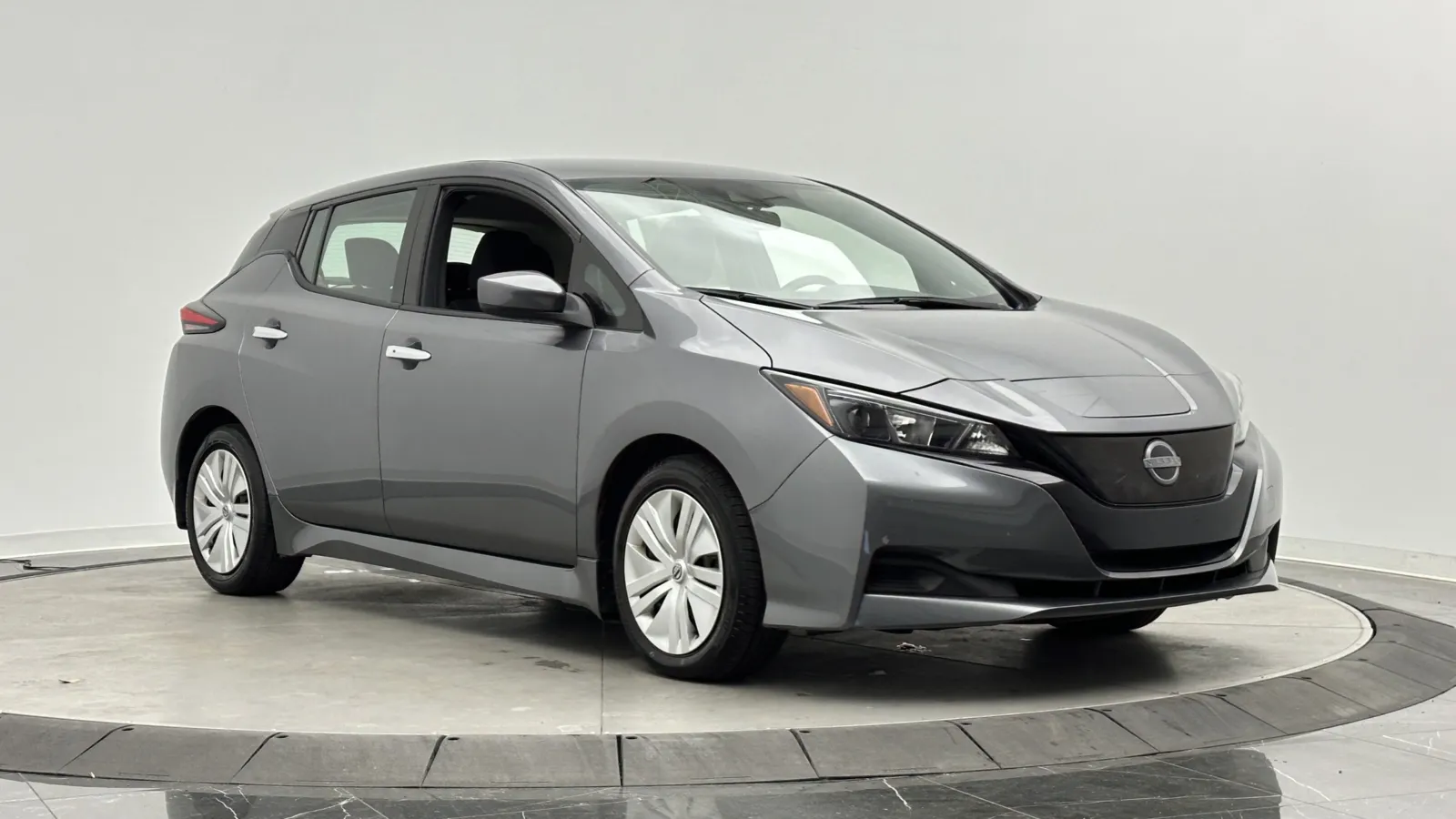 Nissan Leaf photo 3