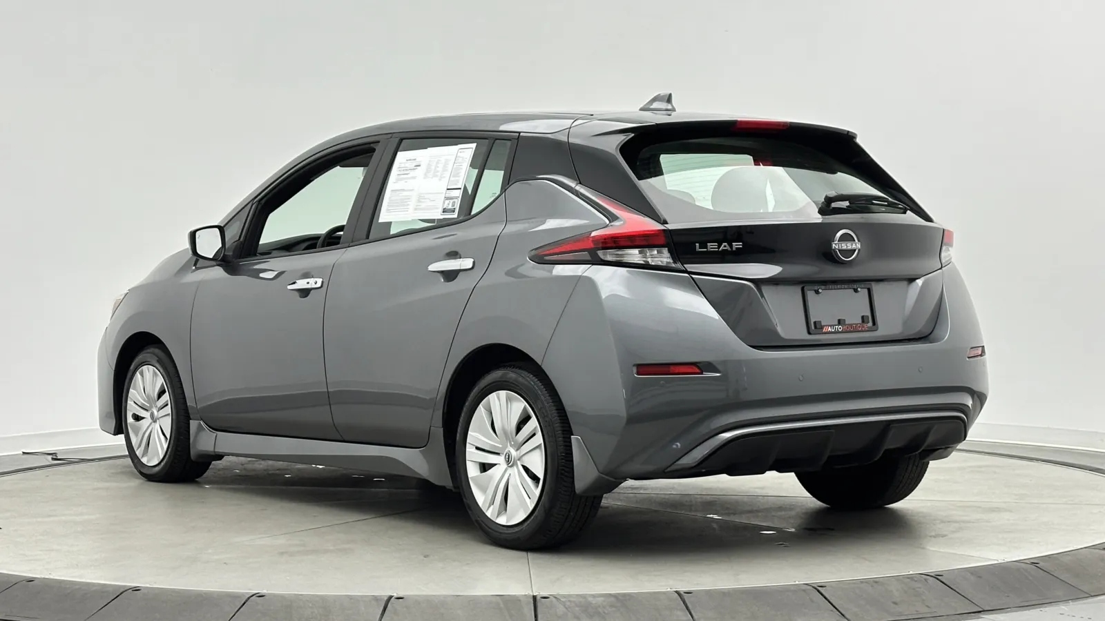 Nissan Leaf photo 5