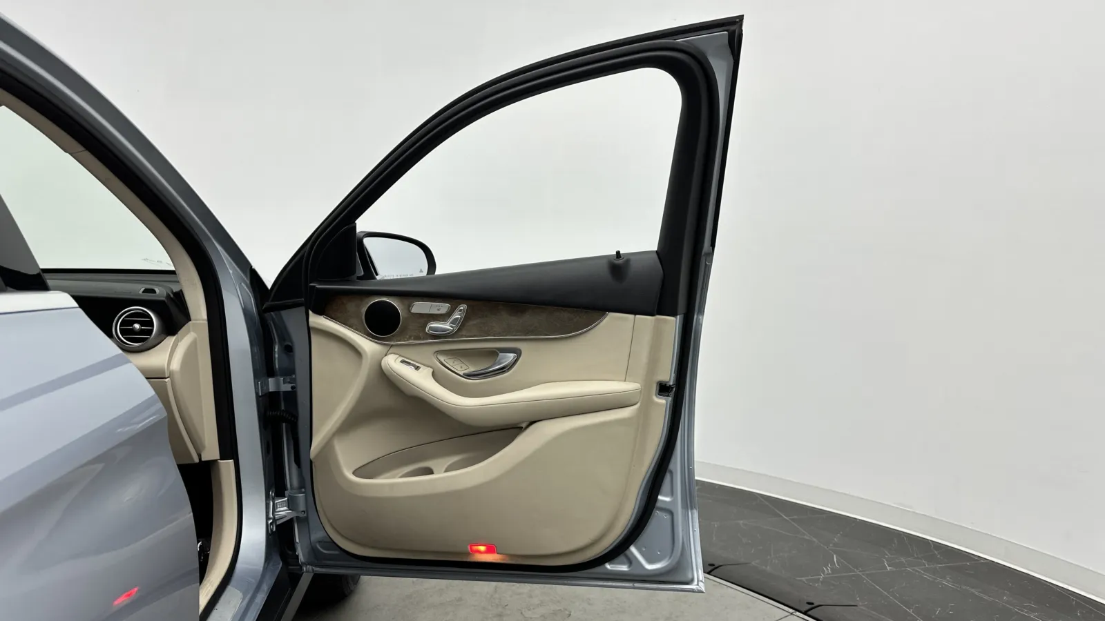 Mercedes-Benz GLC photo 34
