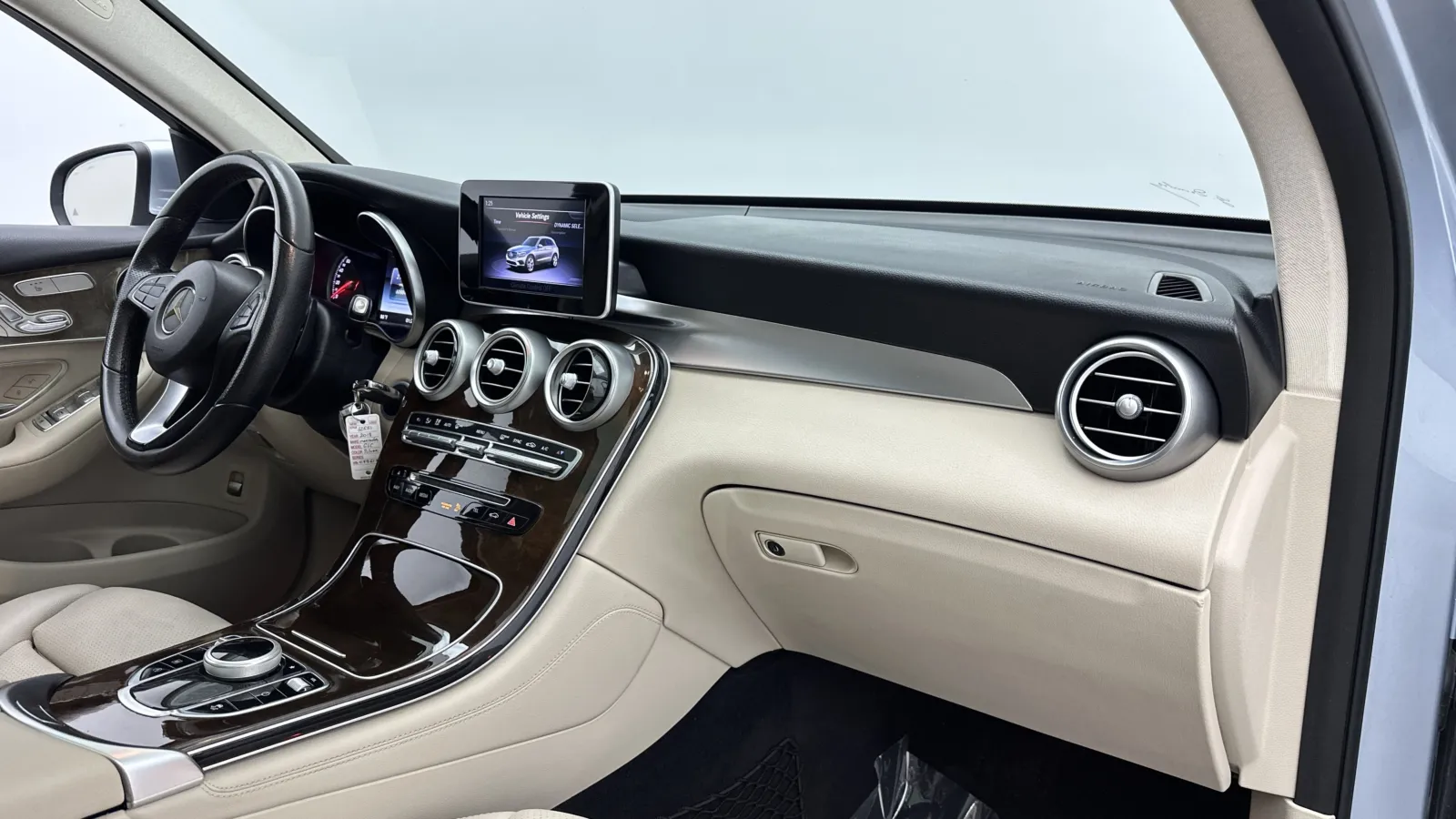 Mercedes-Benz GLC photo 37