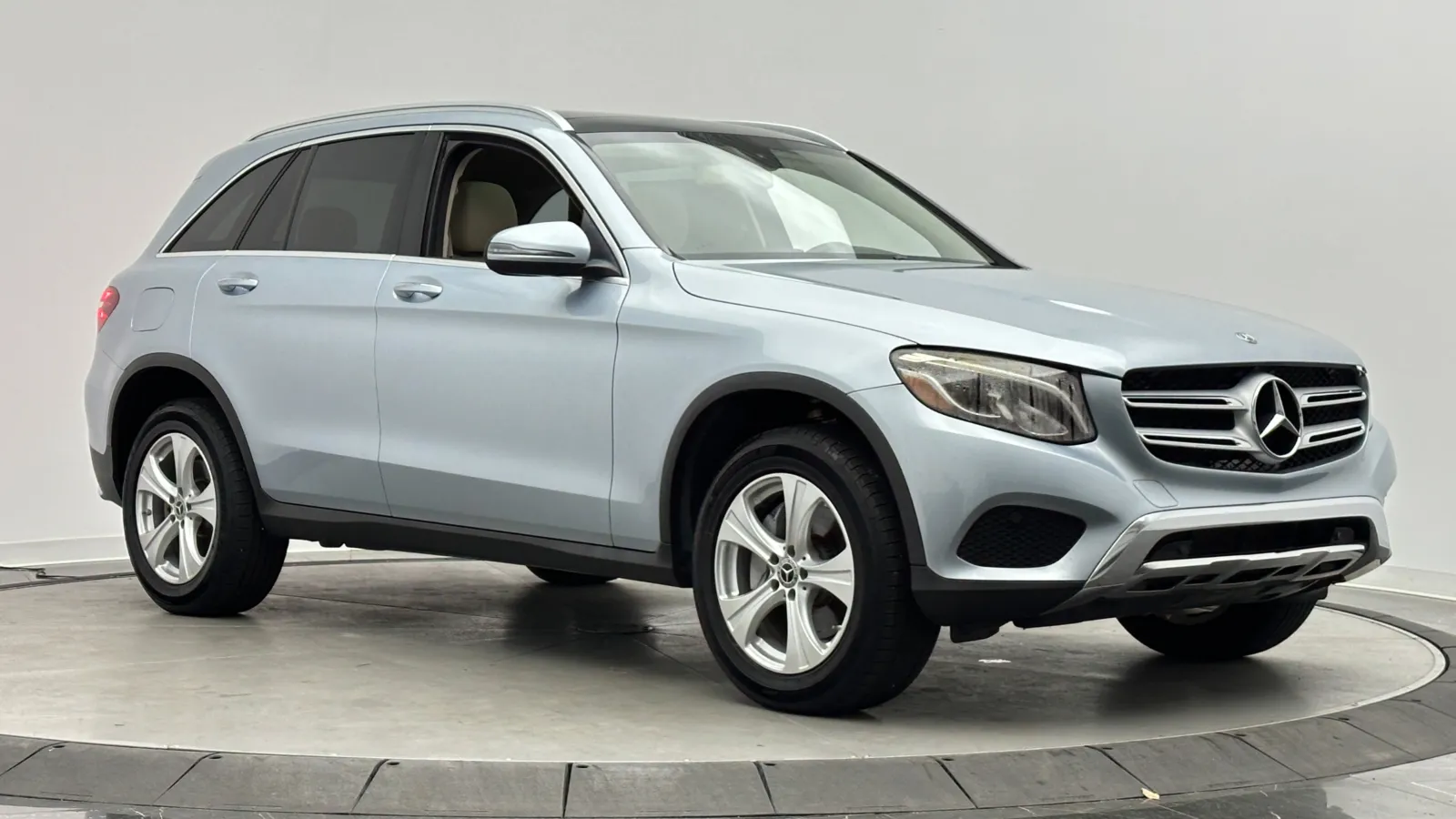 Mercedes-Benz GLC photo 3