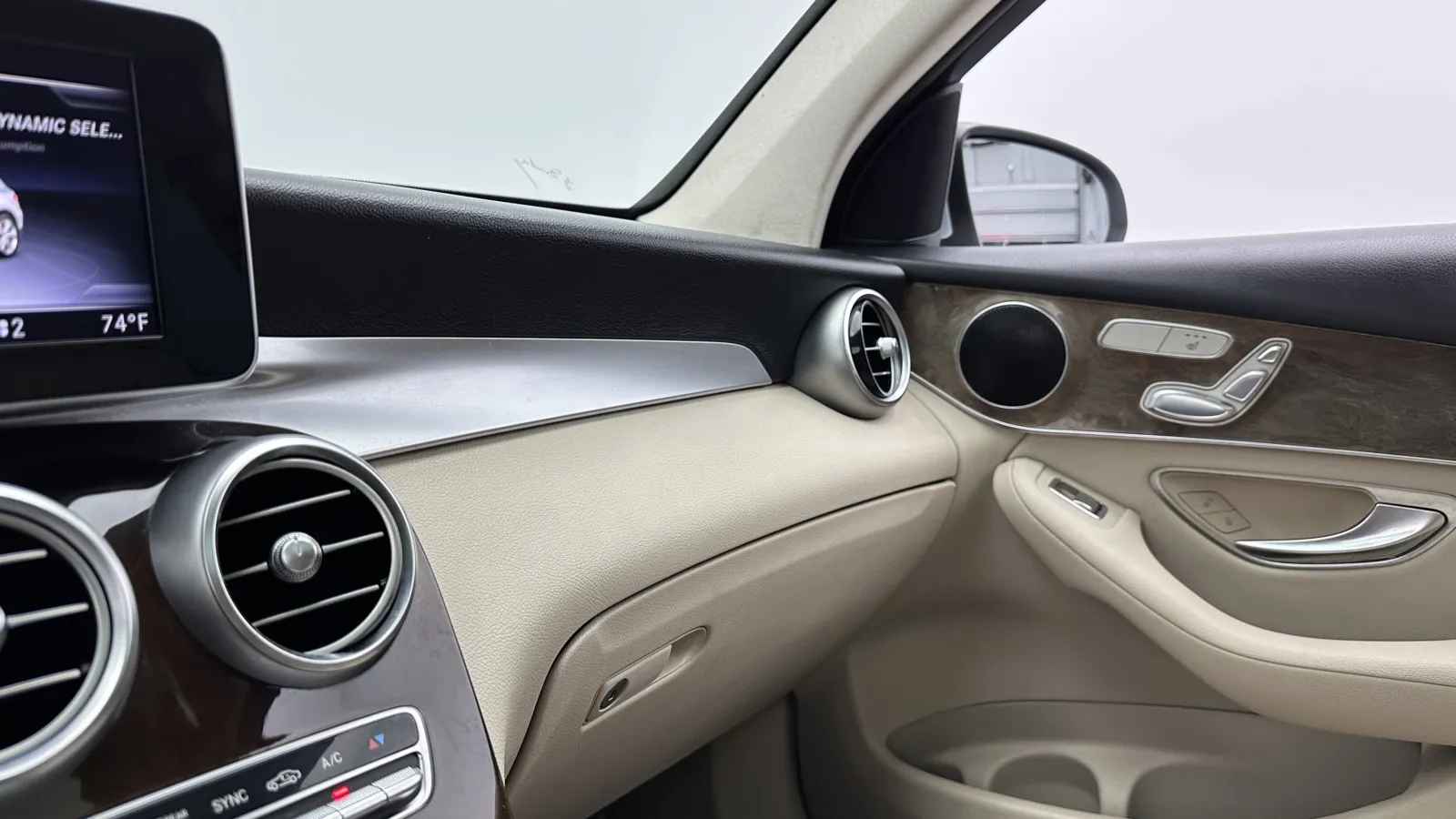 Mercedes-Benz GLC photo 22
