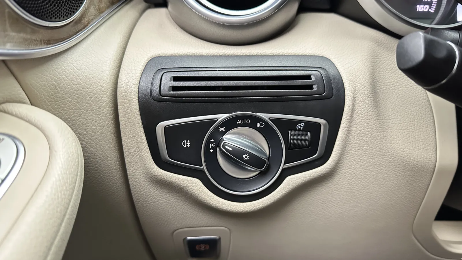 Mercedes-Benz GLC photo 18