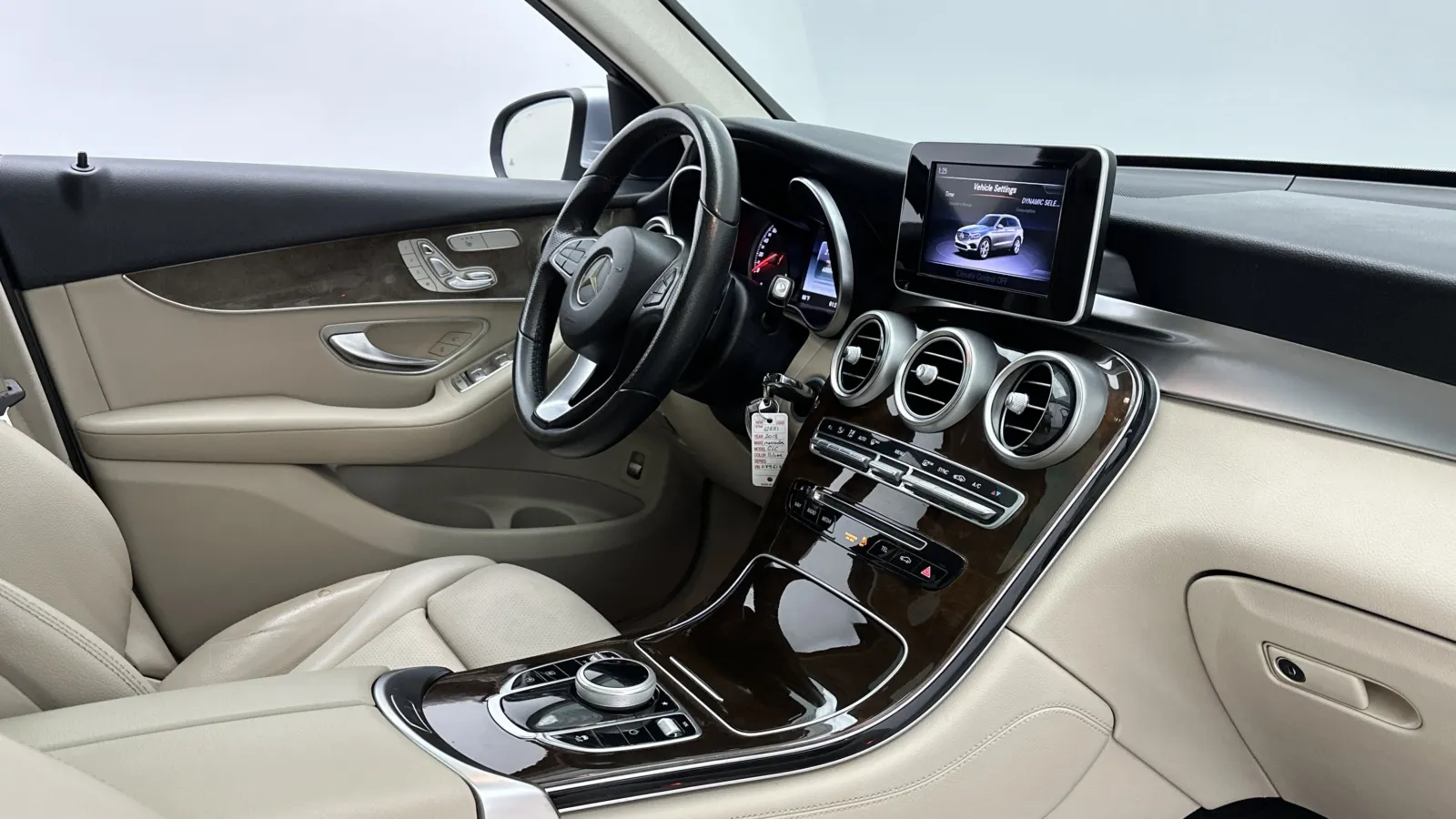 Mercedes-Benz GLC photo 35