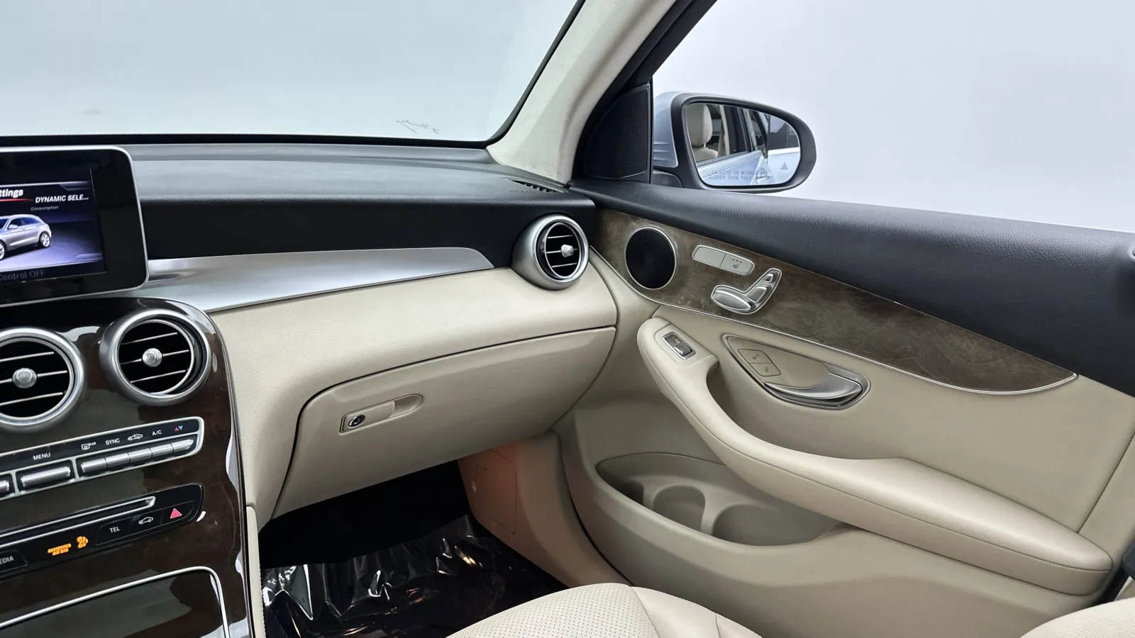 Mercedes-Benz GLC photo 33
