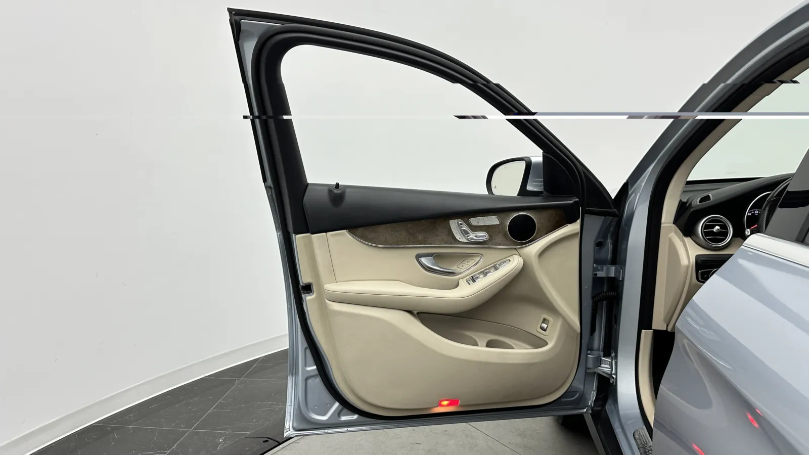 Mercedes-Benz GLC photo 9