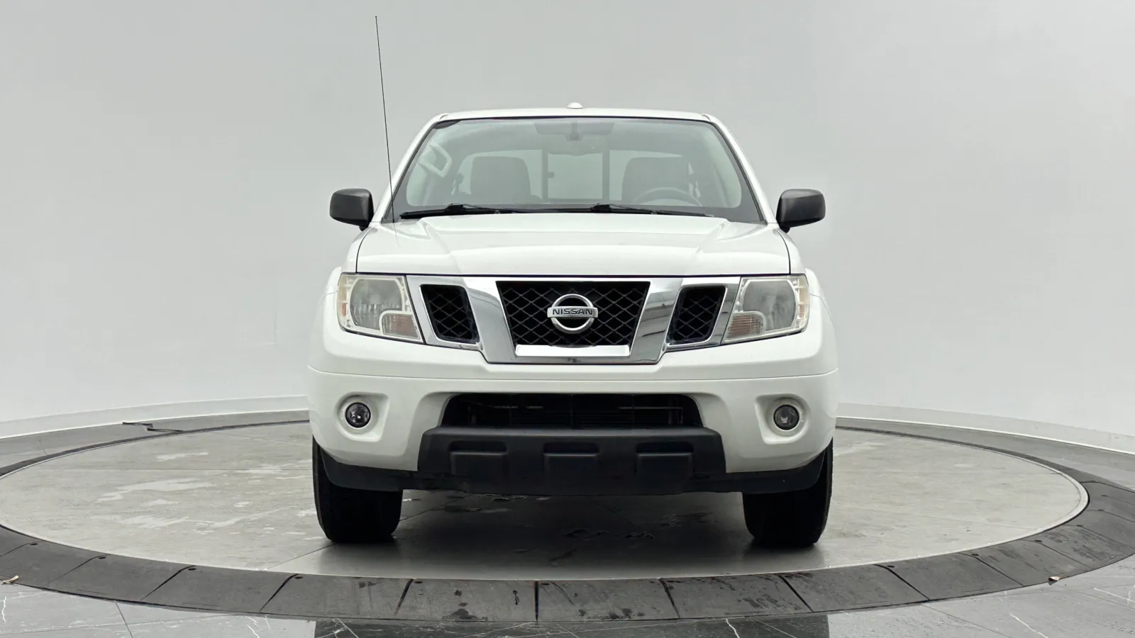 Nissan Frontier photo 2