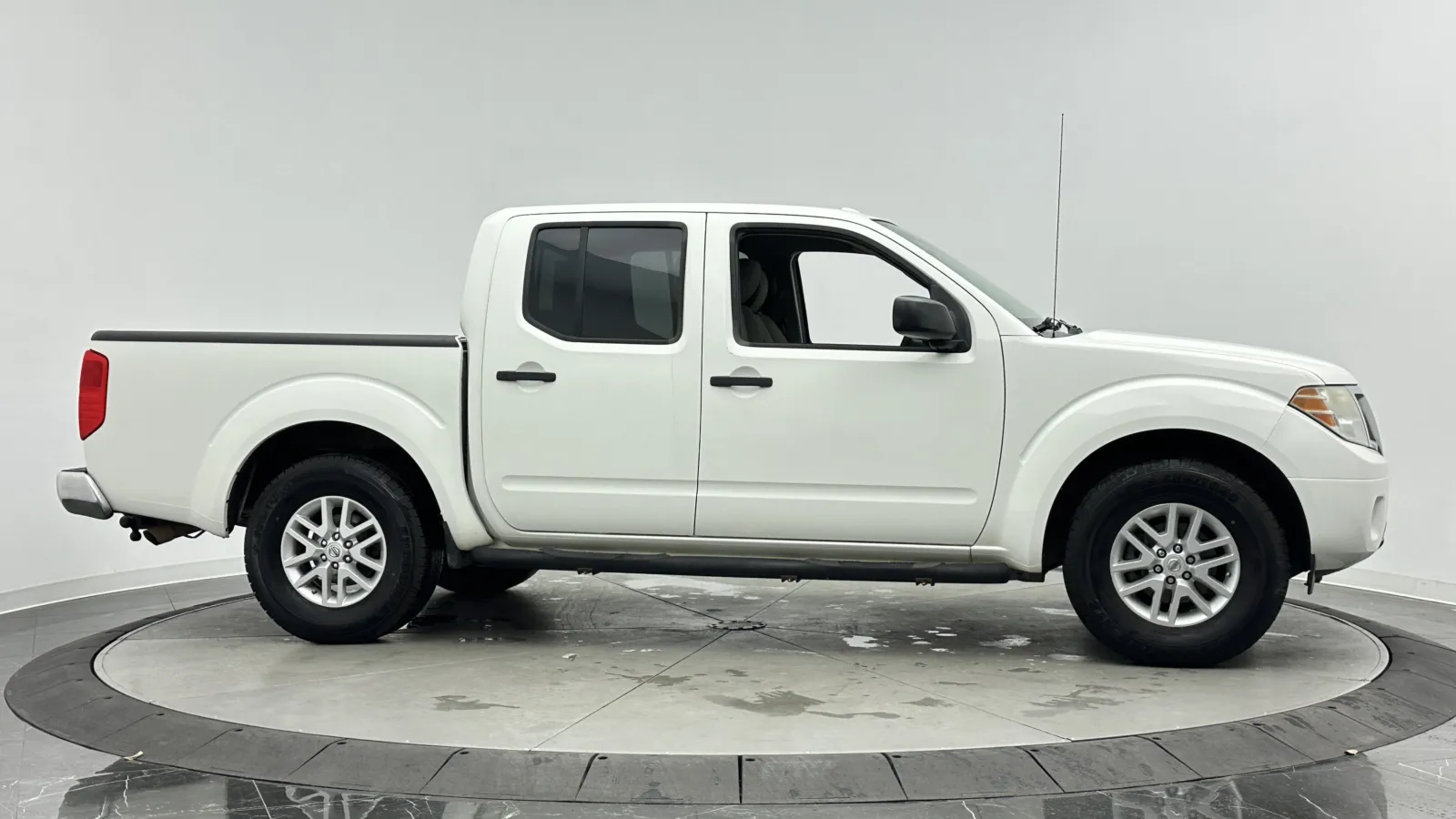 Nissan Frontier photo 8