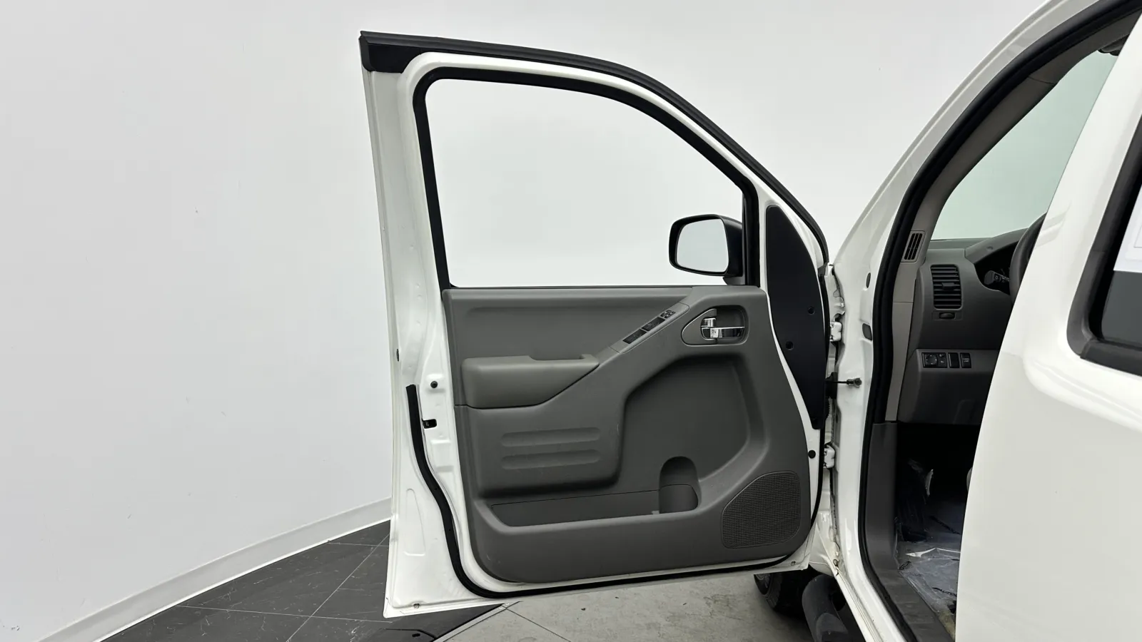 Nissan Frontier photo 9