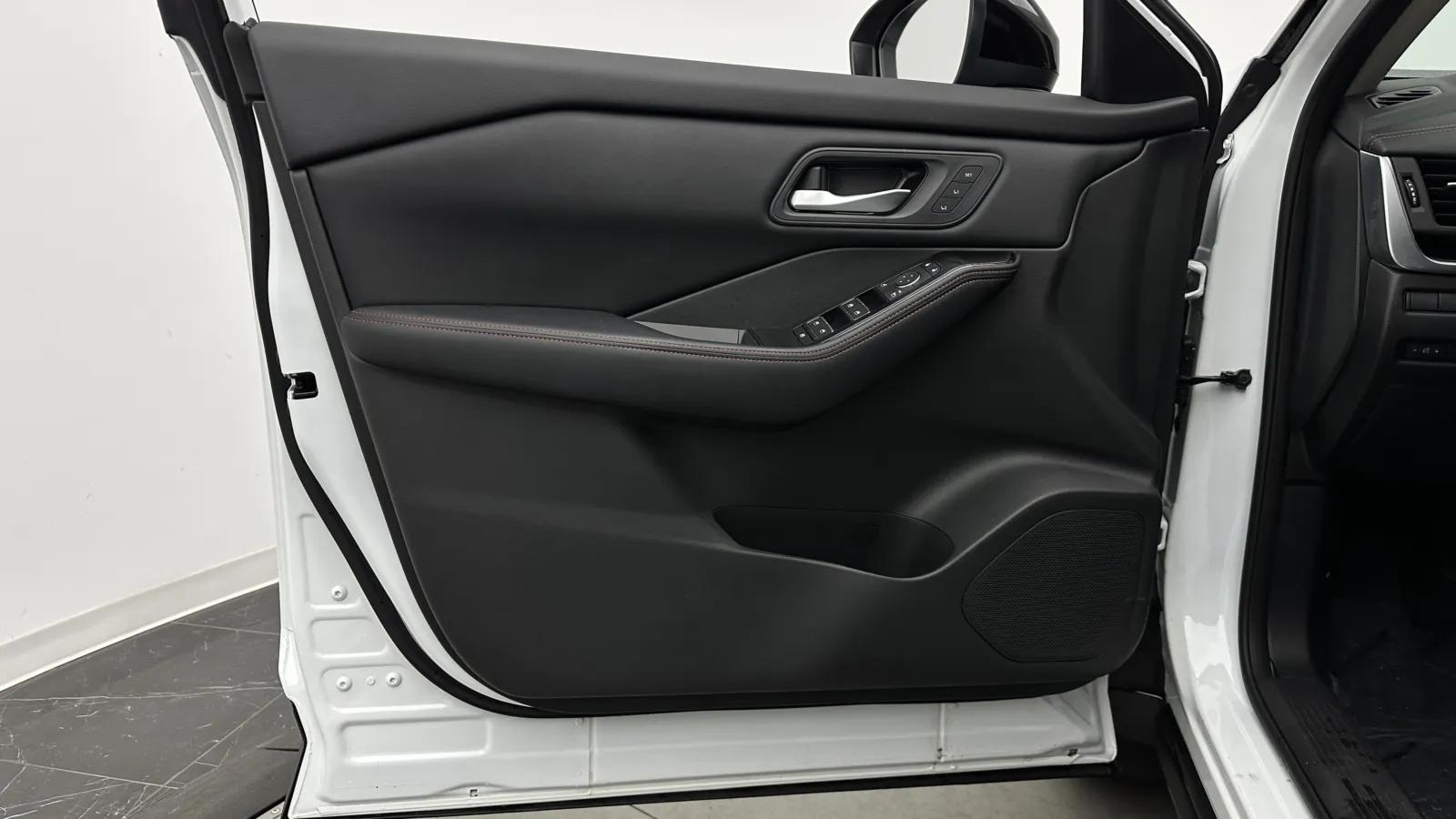 Nissan Rogue photo 10