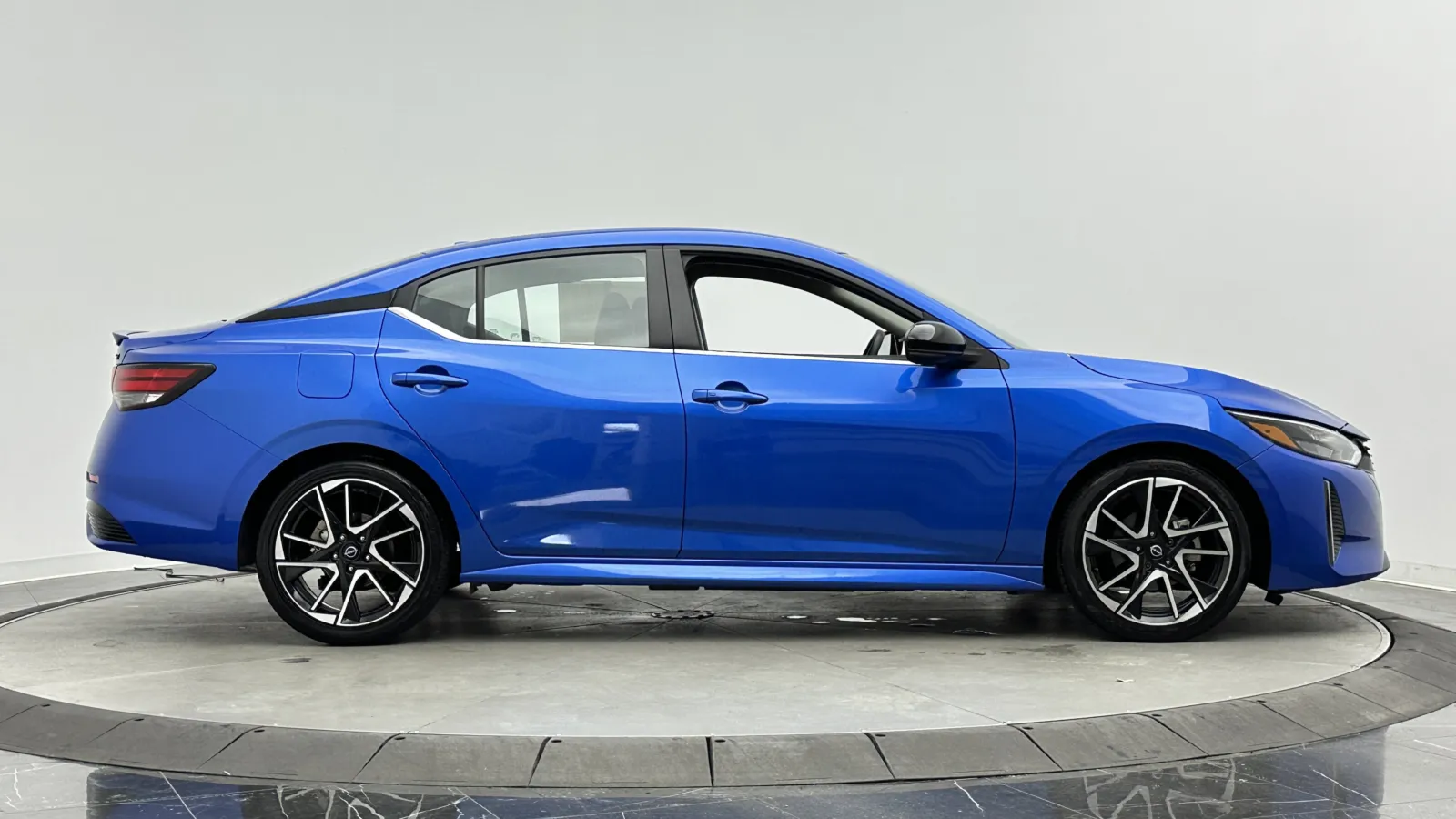 Nissan Sentra photo 7