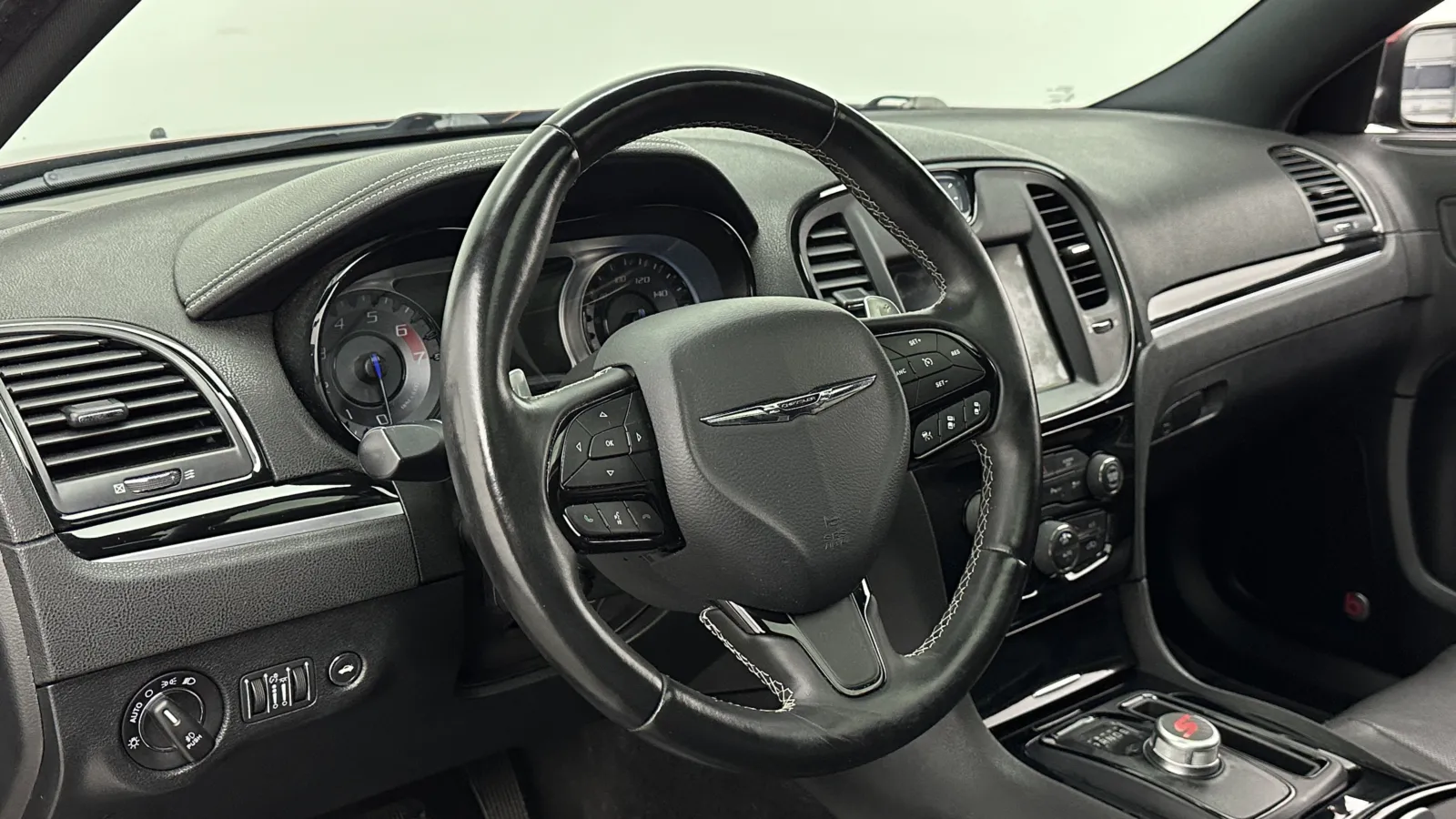 Chrysler 300 photo 13