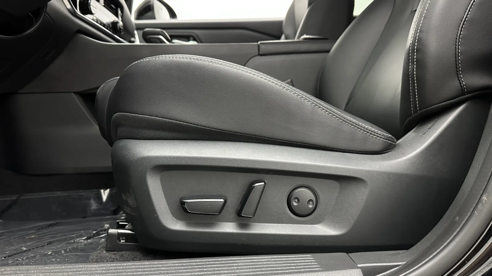 Nissan Rogue photo 14