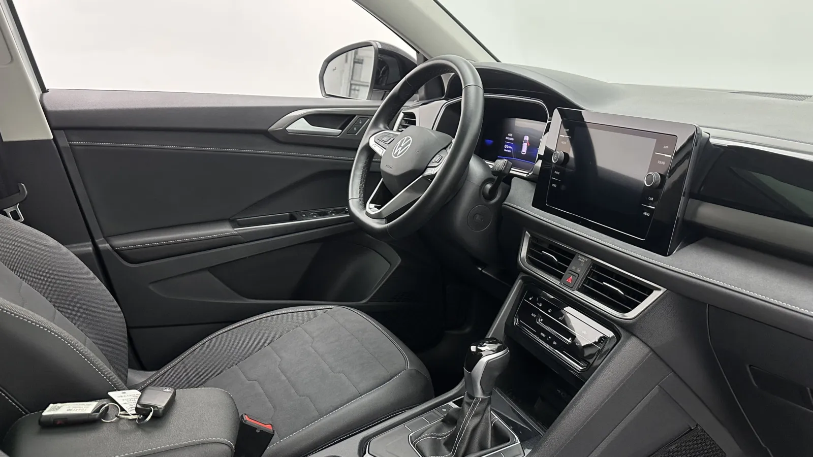 Volkswagen Taos photo 35