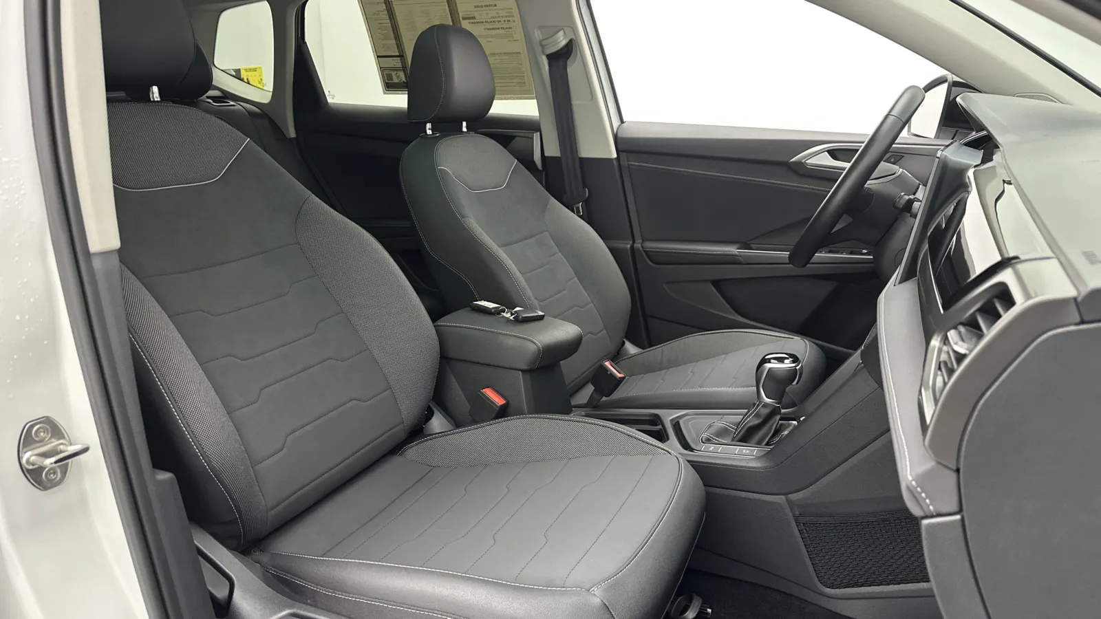 Volkswagen Taos photo 36