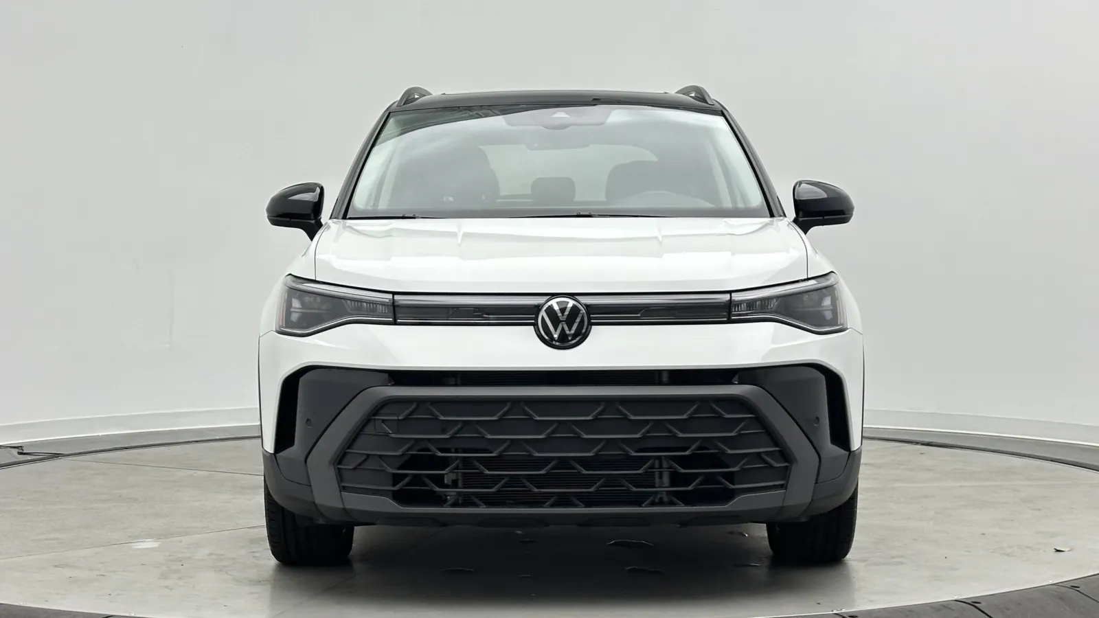 Volkswagen Taos photo 2
