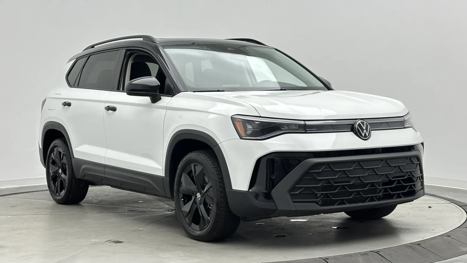 Volkswagen Taos photo 3