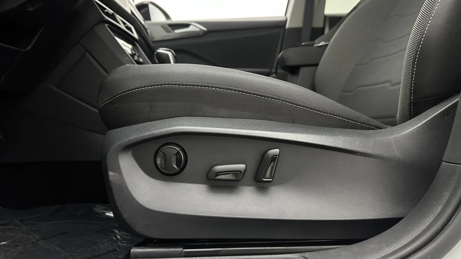 Volkswagen Taos photo 15