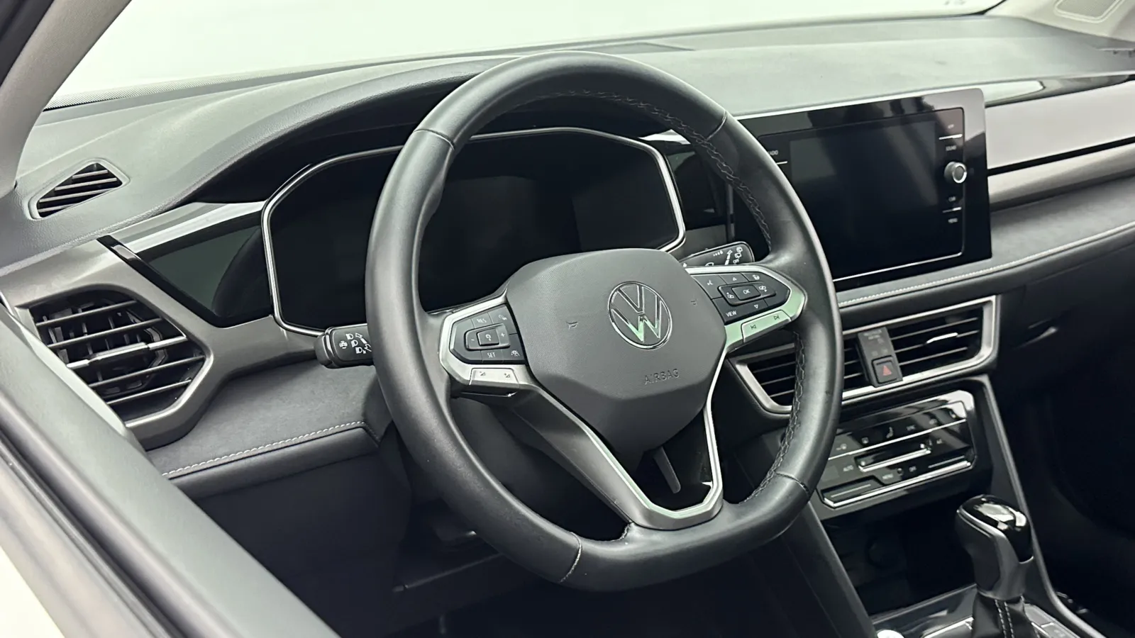 Volkswagen Taos photo 9