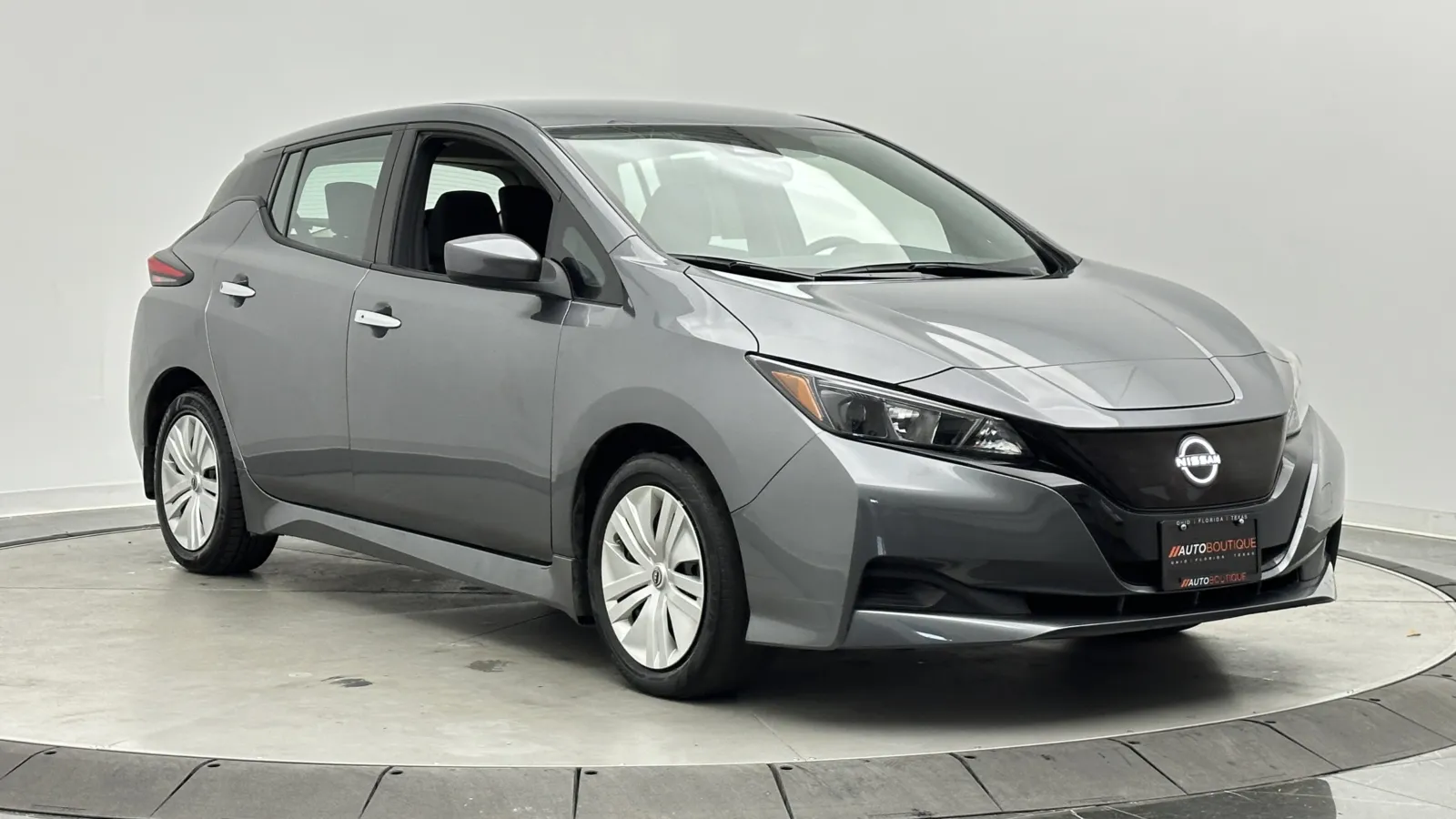 Nissan Leaf photo 3