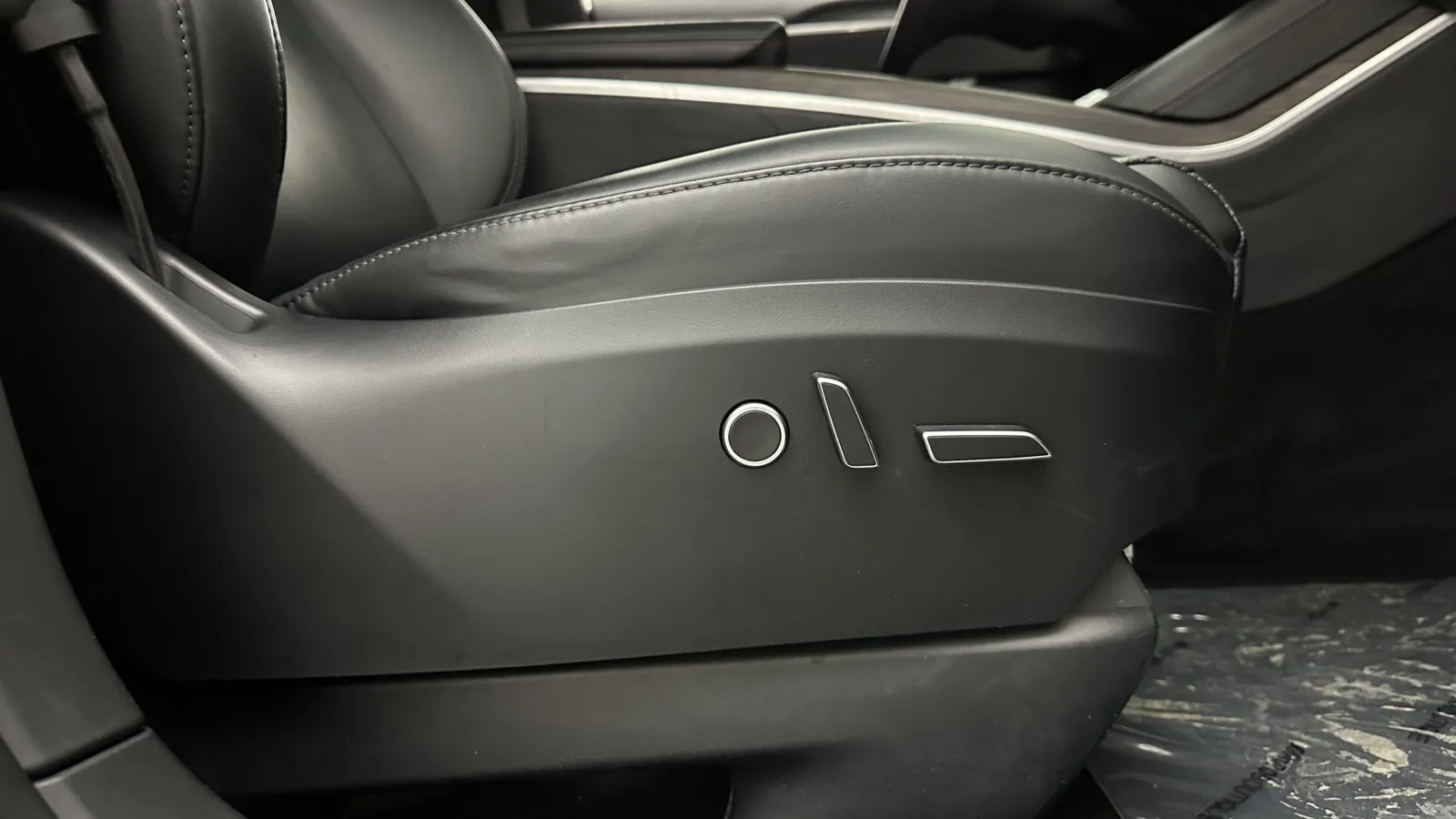 Tesla Model X photo 35
