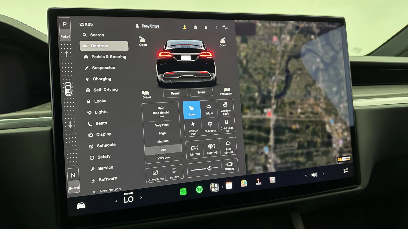 Tesla Model X photo 19