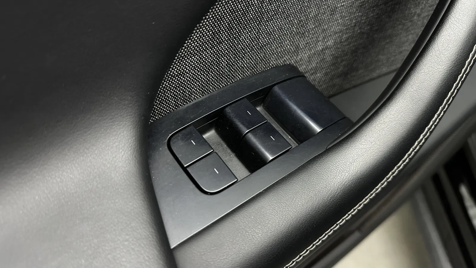 Tesla Model X photo 12
