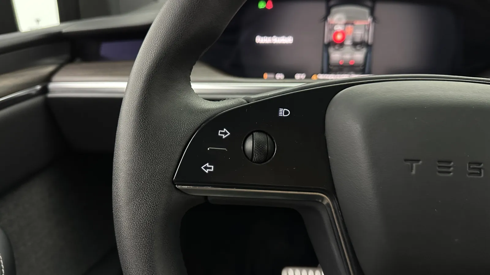Tesla Model X photo 16
