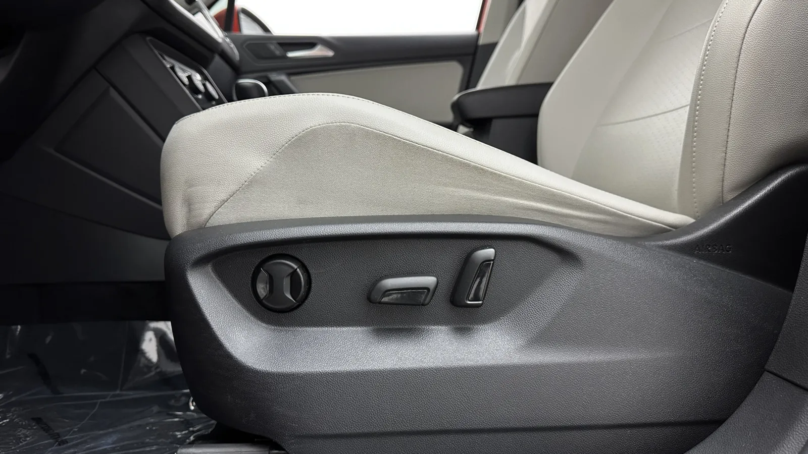 Volkswagen Tiguan photo 13