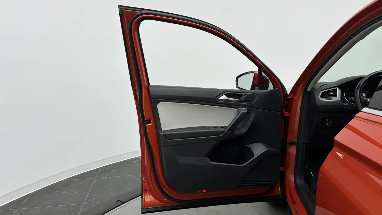 Volkswagen Tiguan photo 9