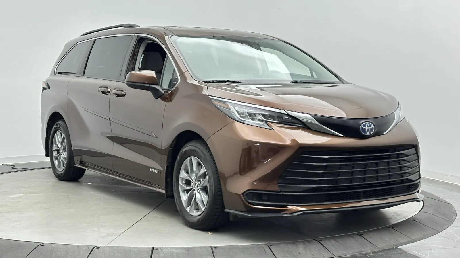 Toyota Sienna photo 3