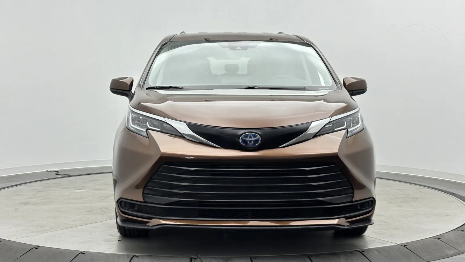 Toyota Sienna photo 2