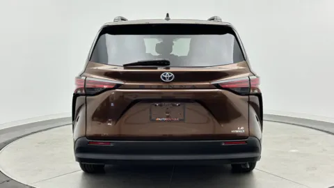 More photos of 2021 Toyota Sienna LE at Auto Boutique Florida, FL
