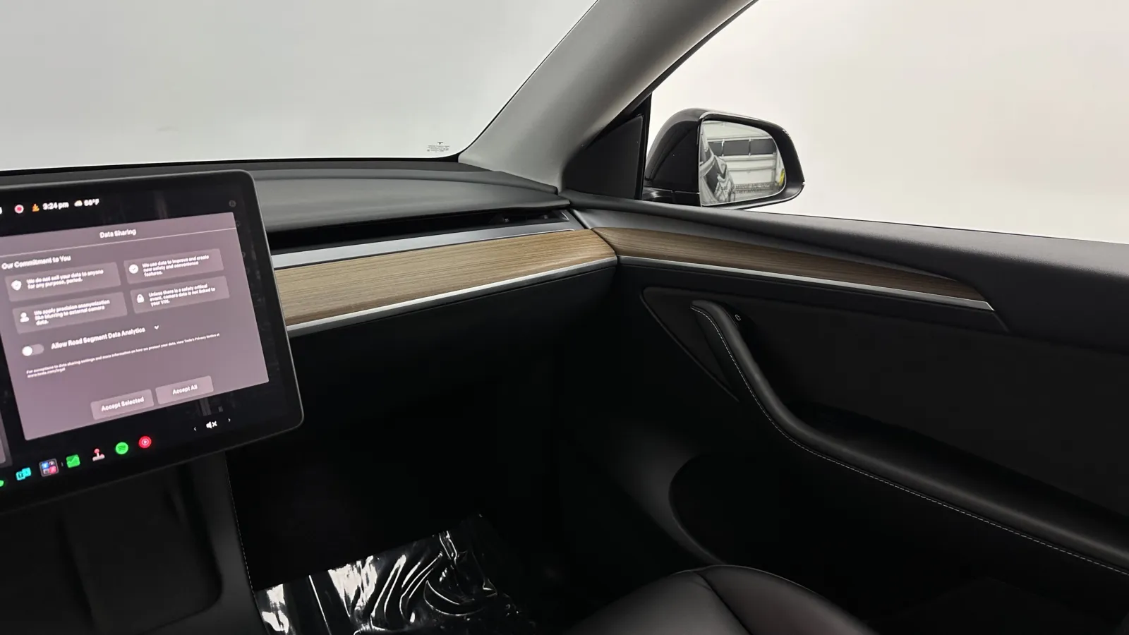 Tesla Model Y photo 30