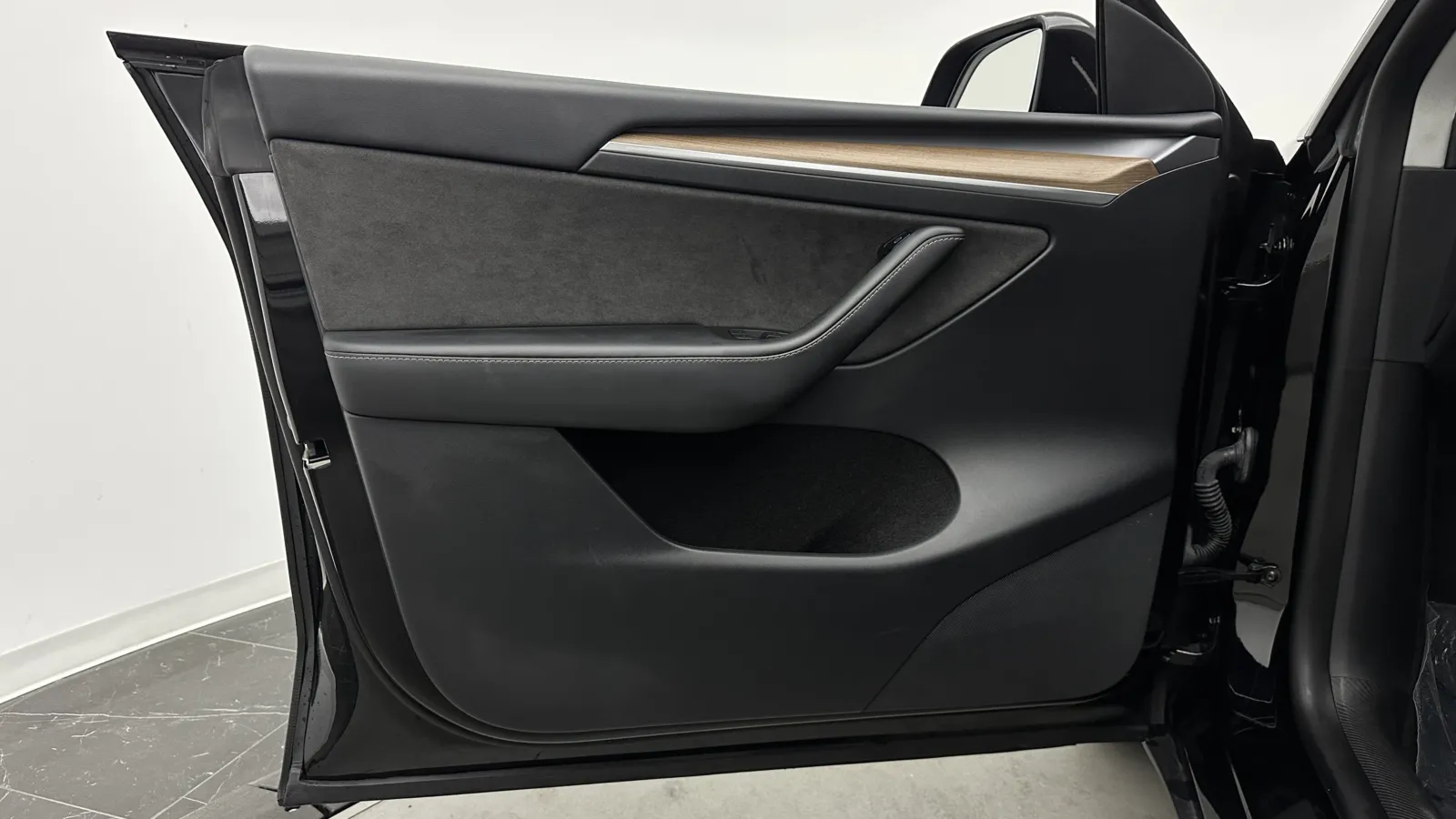 Tesla Model Y photo 9
