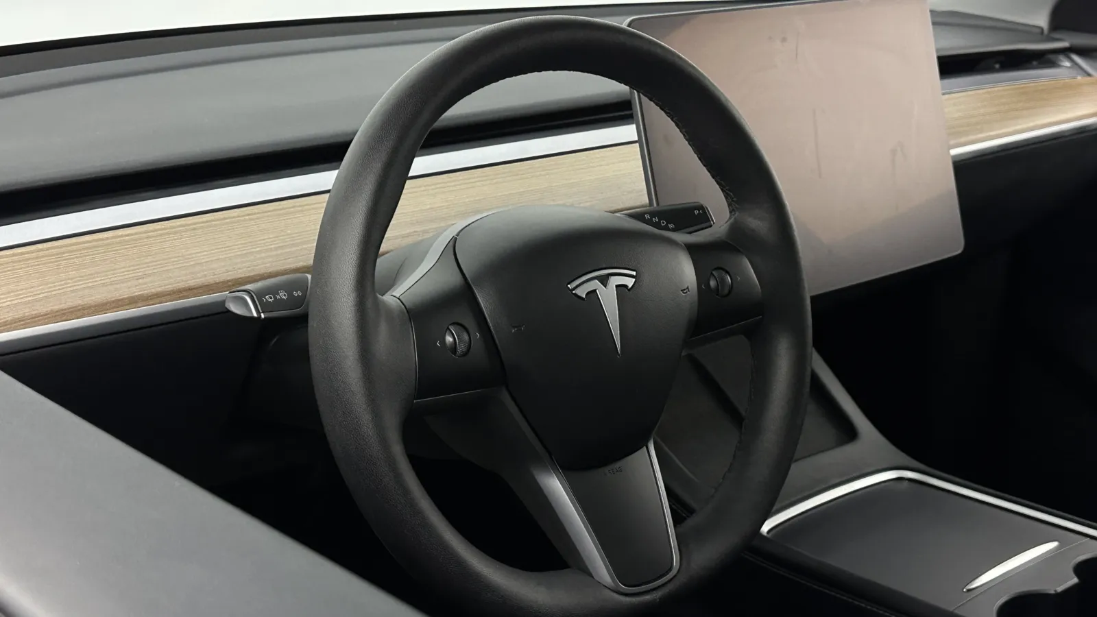 Tesla Model Y photo 8