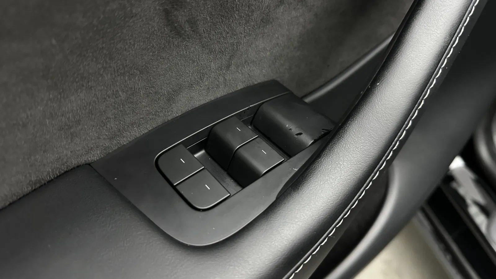 Tesla Model Y photo 11