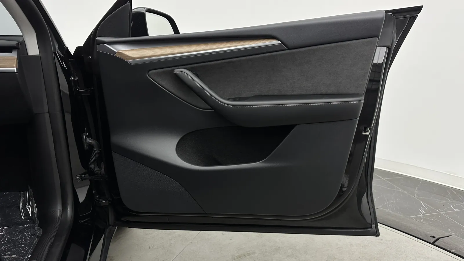 Tesla Model Y photo 35