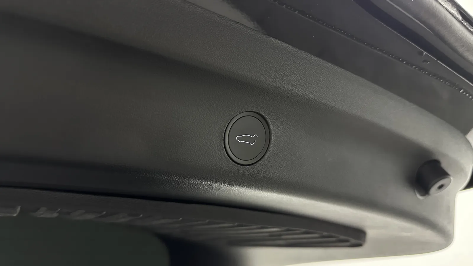 Tesla Model Y photo 32