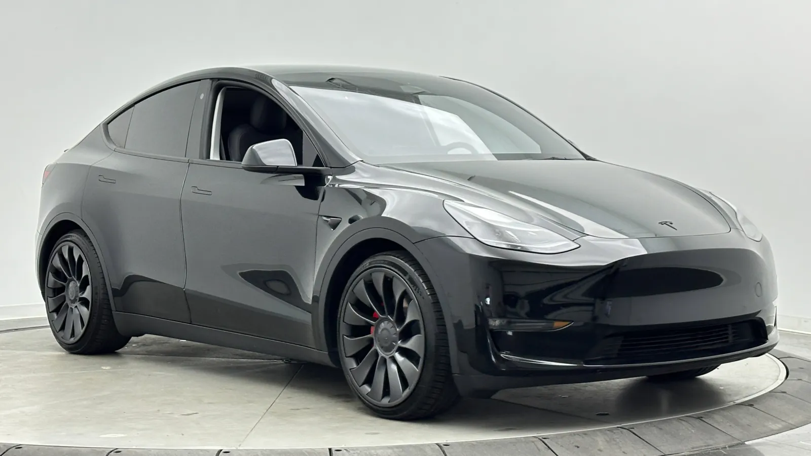 Tesla Model Y photo 3