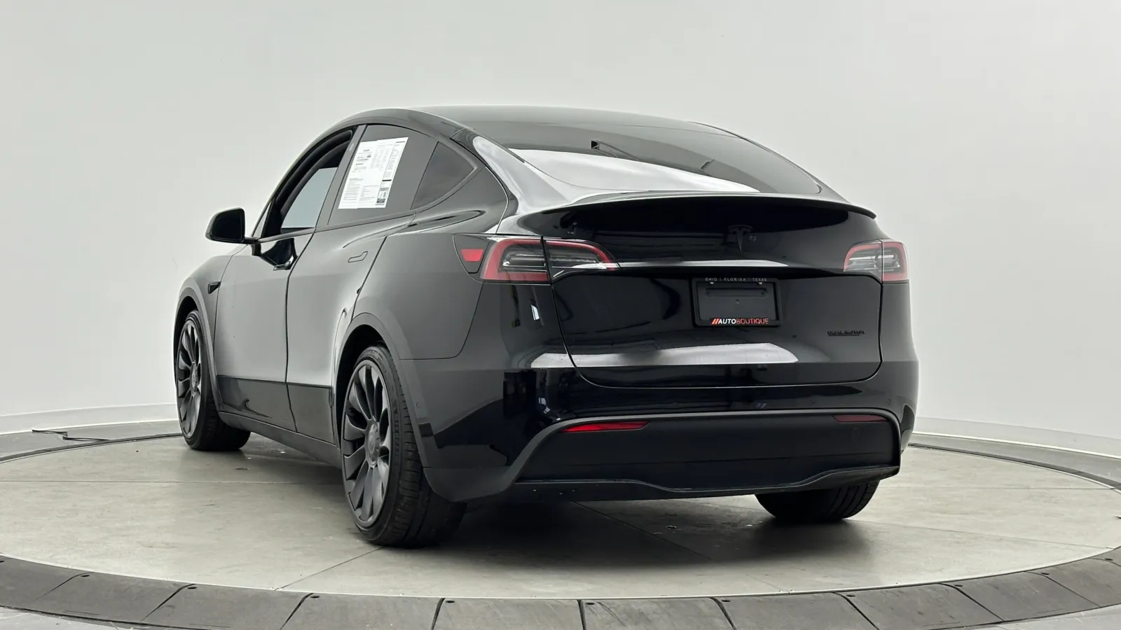 Tesla Model Y photo 5