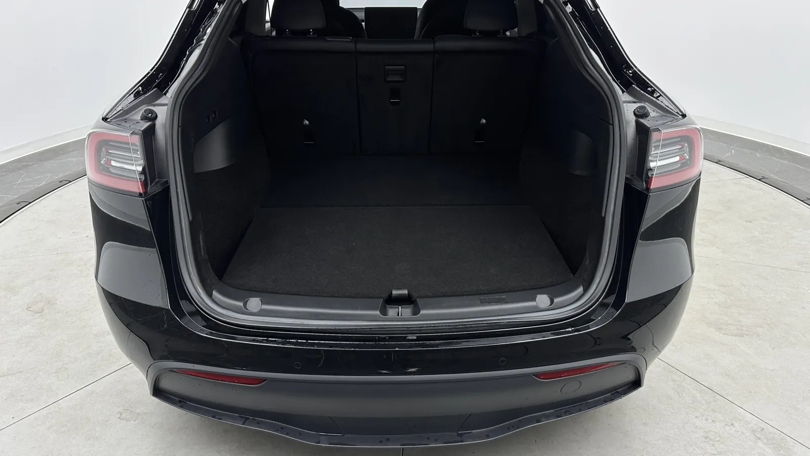 Tesla Model Y photo 31
