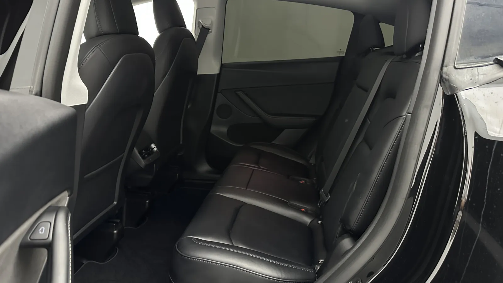 Tesla Model Y photo 25