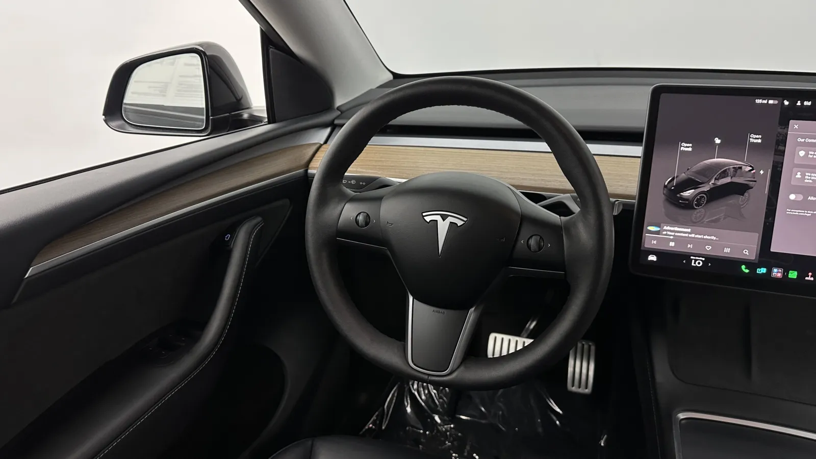 Tesla Model Y photo 28