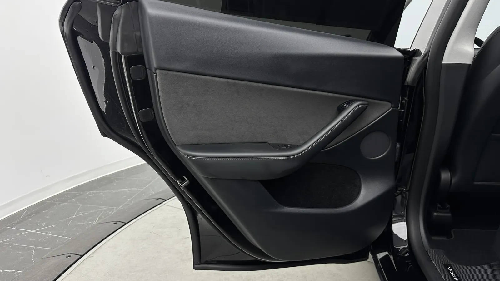 Tesla Model Y photo 26