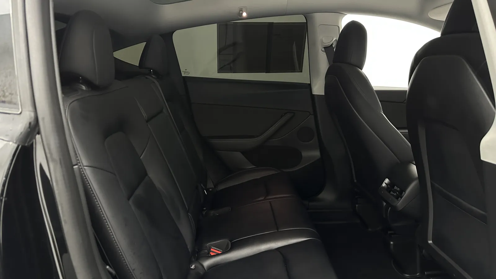 Tesla Model Y photo 34