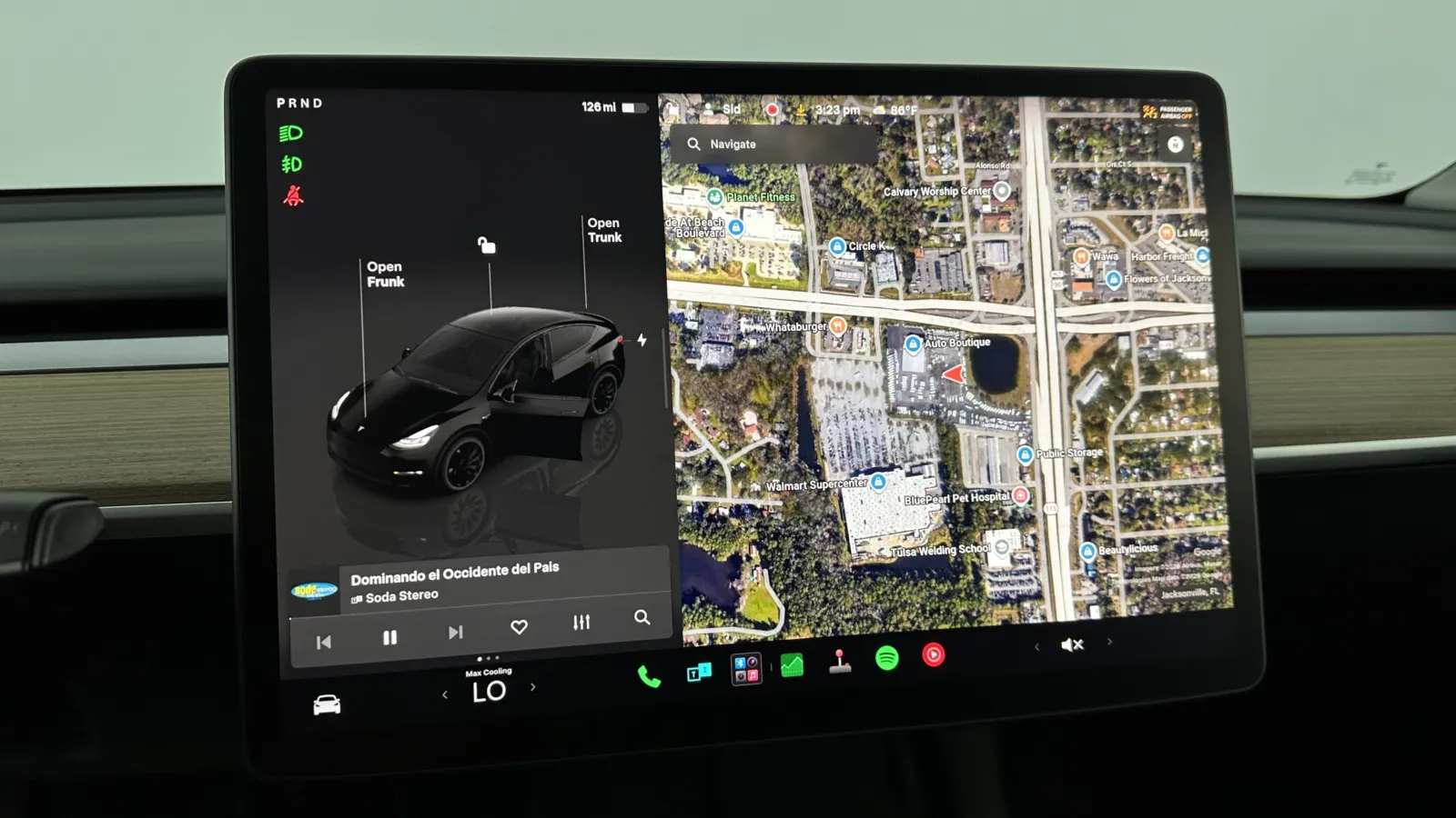 Tesla Model Y photo 23