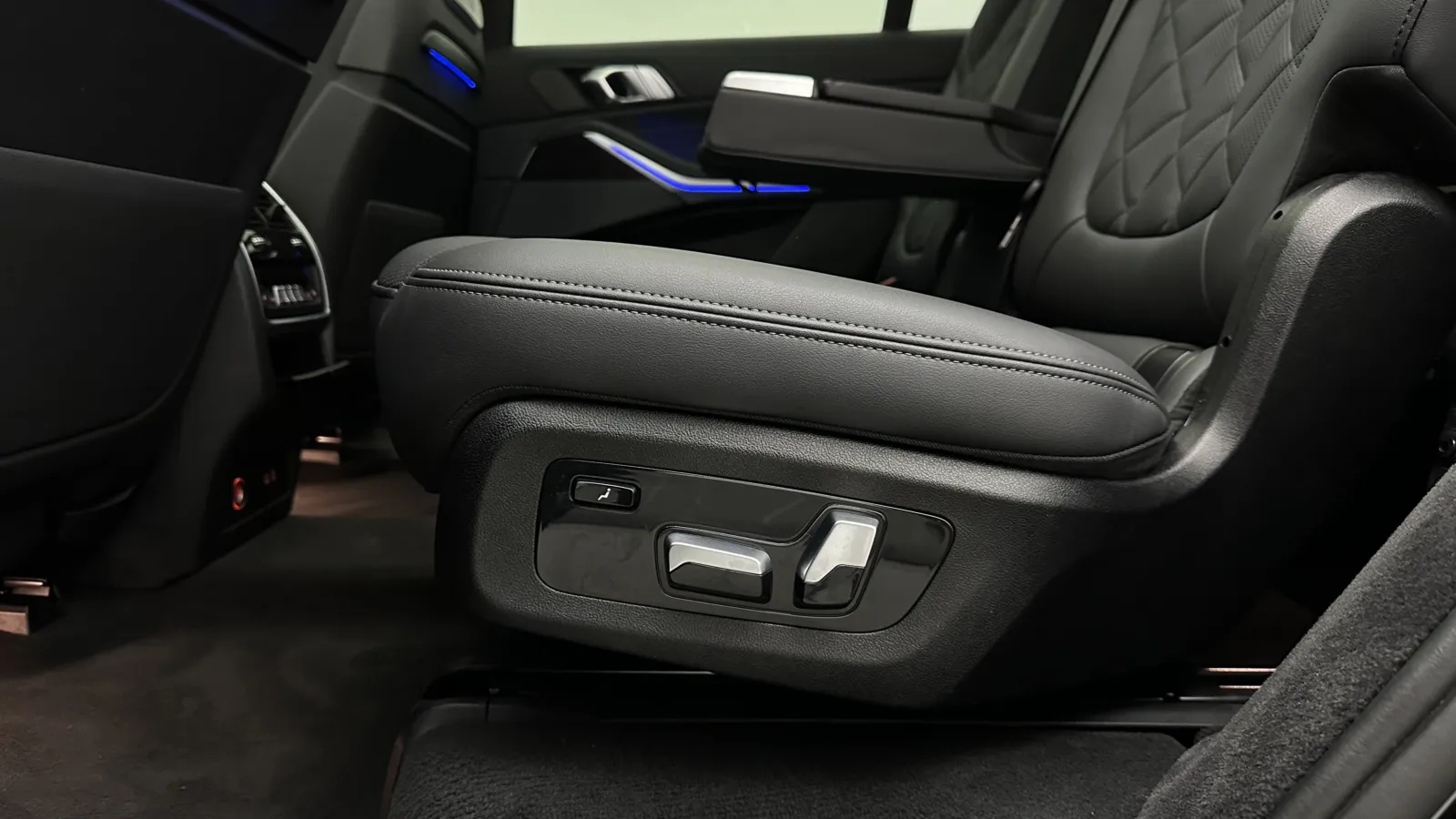 BMW X7 photo 30