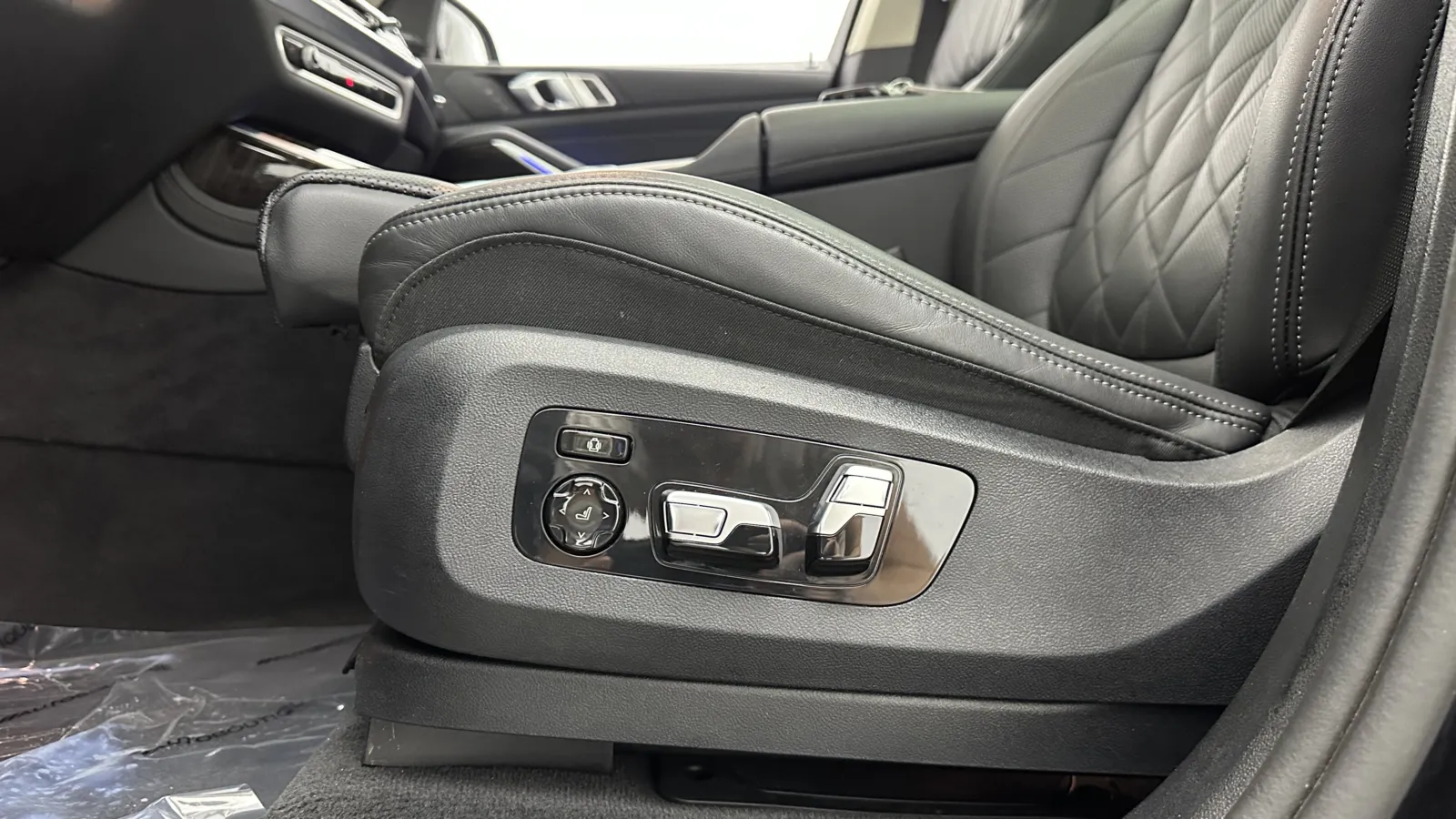 BMW X7 photo 16