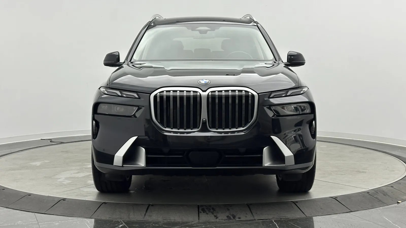 BMW X7 photo 2